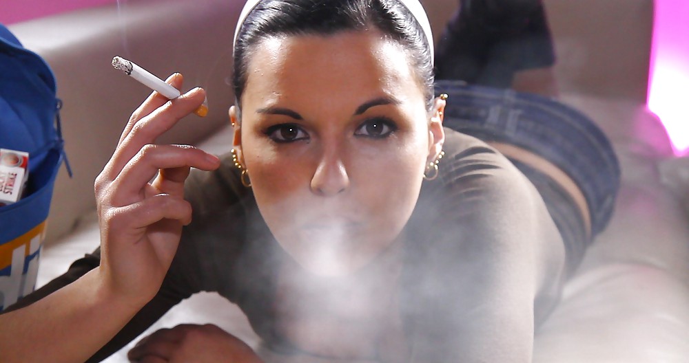 Glamour fumando: sara
 #18411182