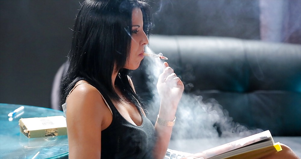 Glamour fumando: sara
 #18411489