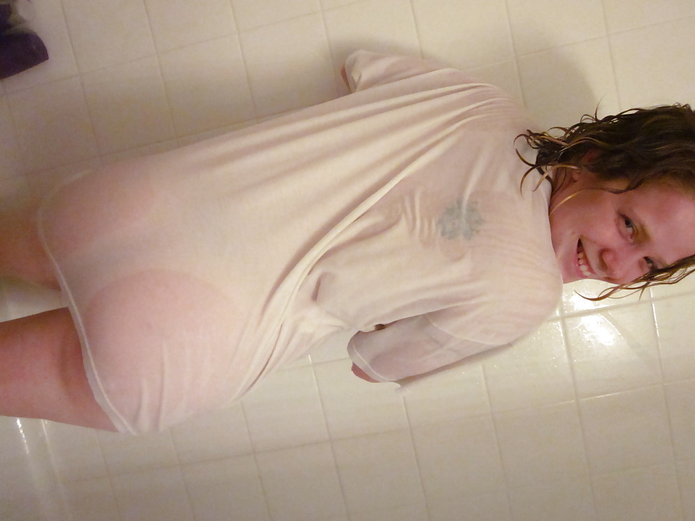 シャワールームでの赤ちゃんの濡れたTシャツコンテスト pt.2
 #2473716