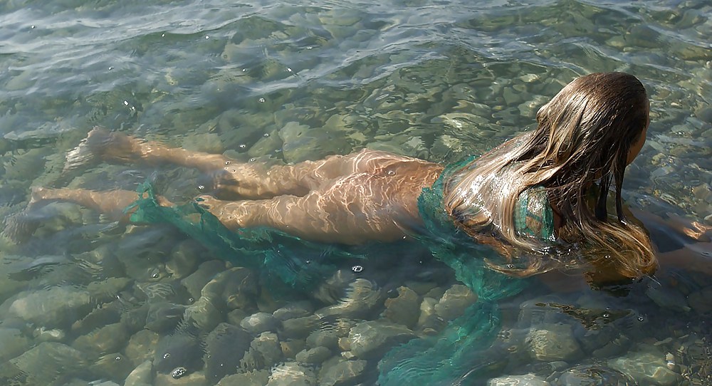 Alice es demasiado caliente para el agua fría
 #3768793