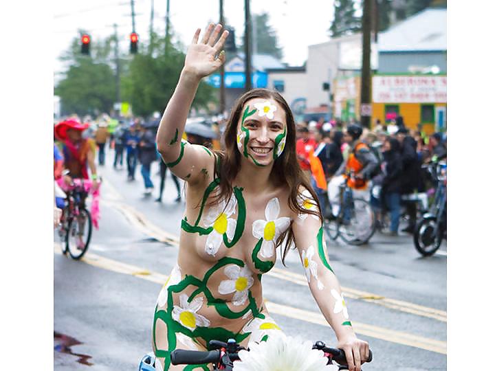 Desnudo pintado damas en público galería fetiche 5
 #17553300