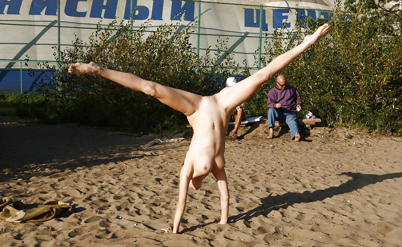 Ragazze di ginnastica nude in pubblico, da blondelover
 #11906651
