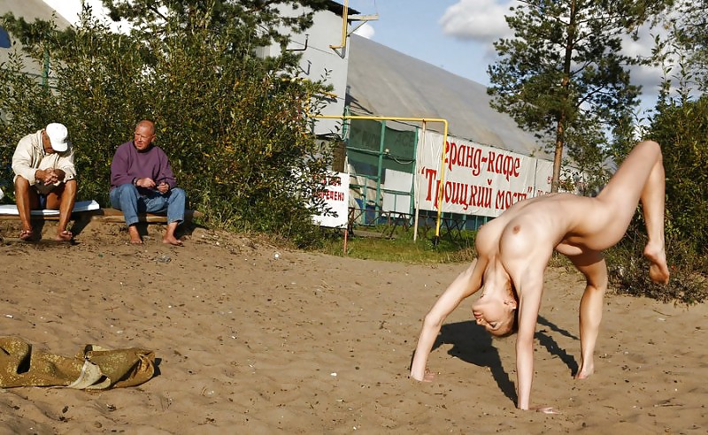 Gymnastique Filles Nues En Public, Par Blondelover #11906657