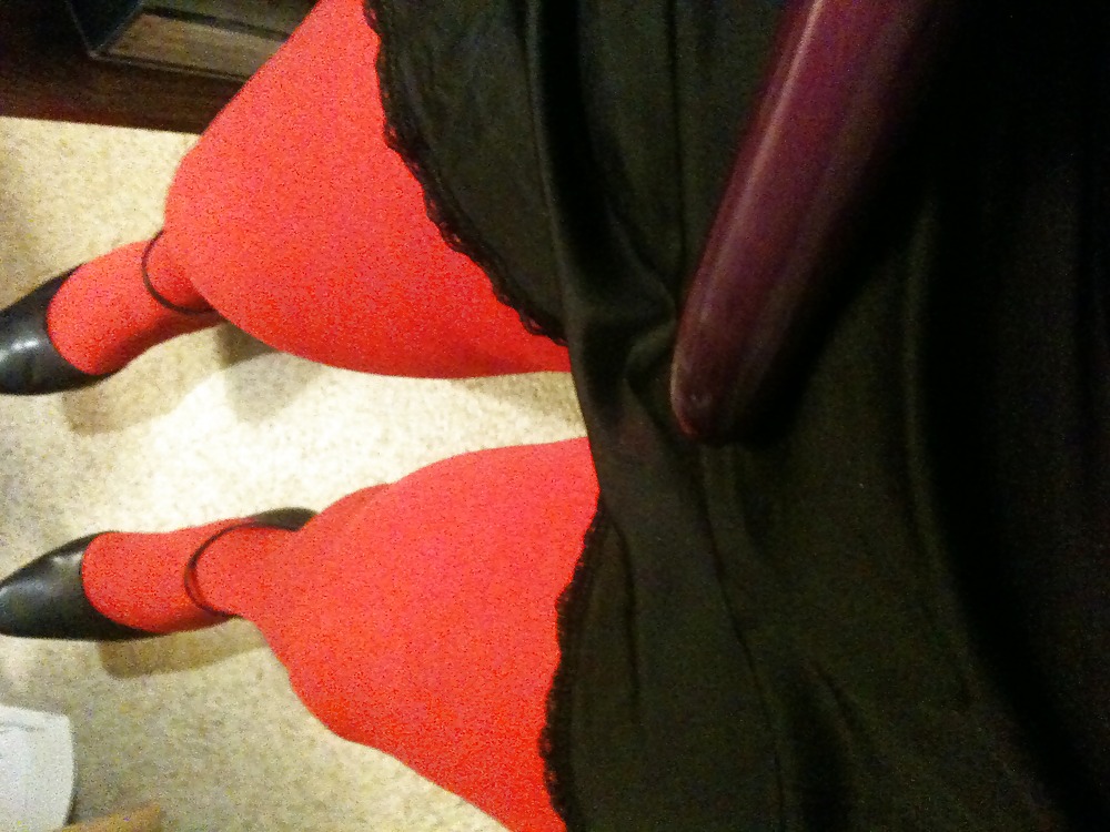 クリスマスに向けて、新しい赤いタイツと靴を用意しました。
 #2131328