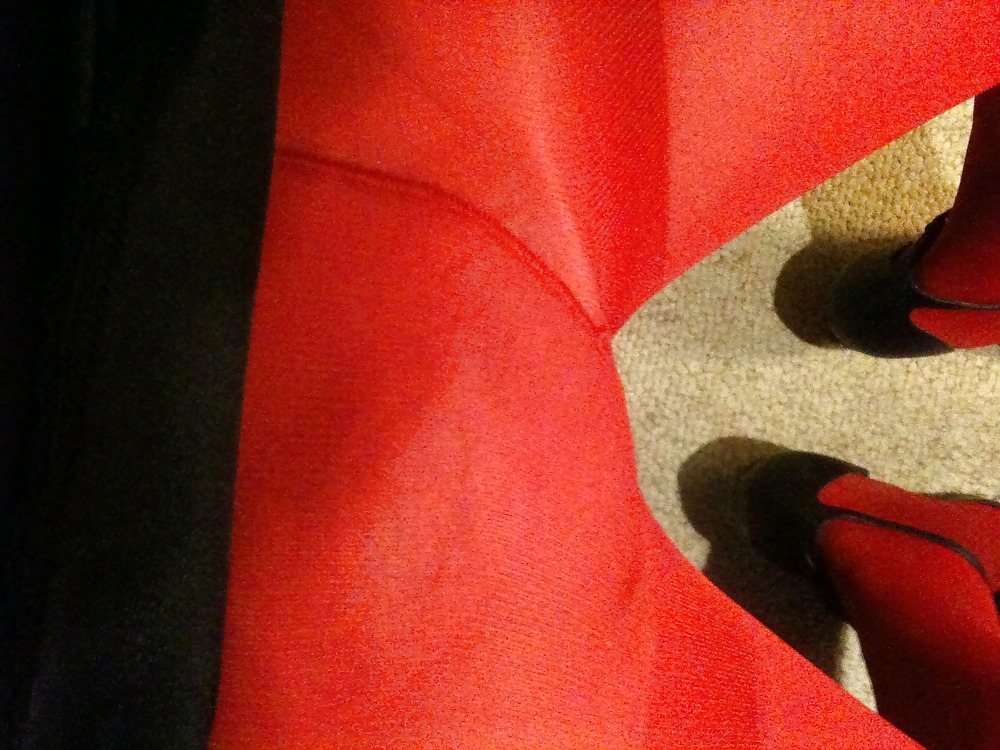 クリスマスに向けて、新しい赤いタイツと靴を用意しました。
 #2131347