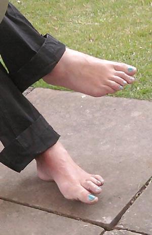 Foto di piedi si prega di votare per il miglior aspetto
 #7591433