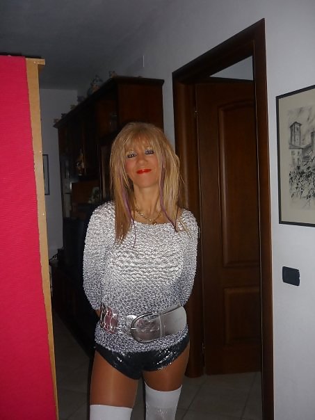 Hündin Blond Exhibitionist #5198875