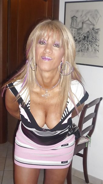 Hündin Blond Exhibitionist #5199001