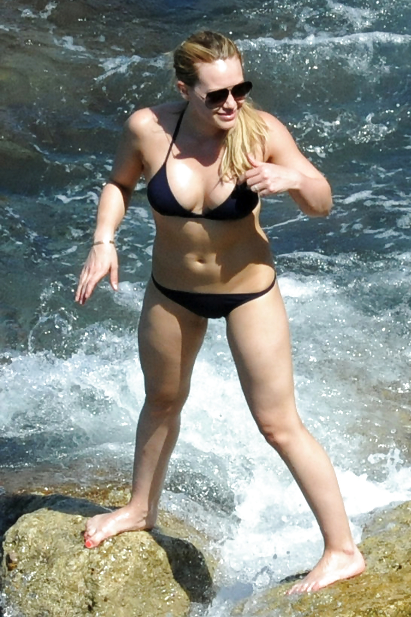 Hilary Duff in a tiny bikini #4595885