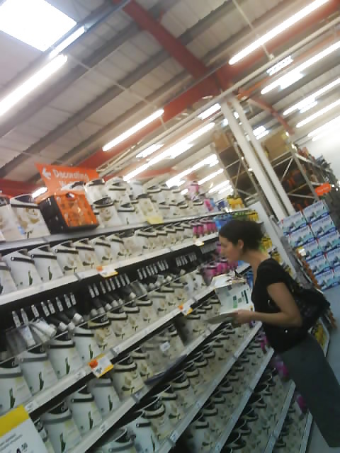 Mujer caliente comprando en b&q
 #2622555