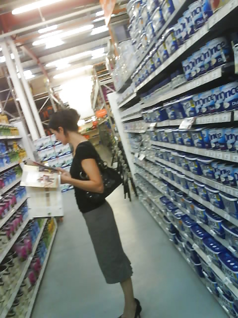 Mujer caliente comprando en b&q
 #2622558