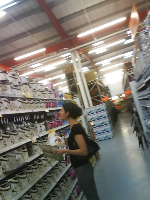 Mujer caliente comprando en b&q
 #2622562