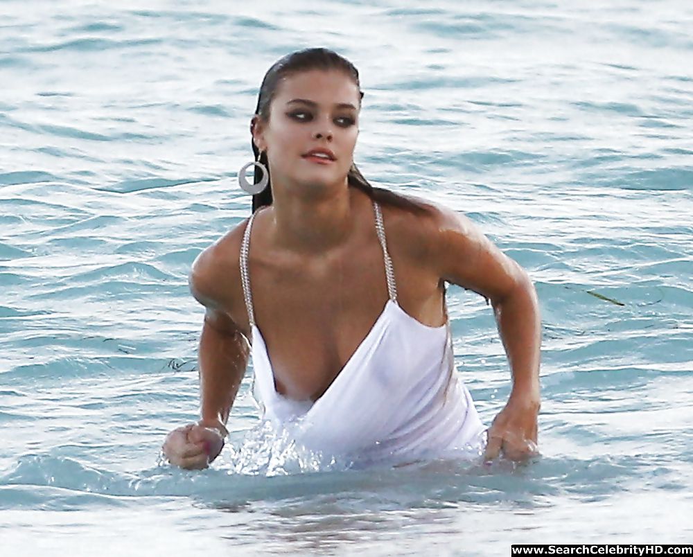 Nina Agdal Nippel Abrutschen Foto-Shooting In Miami #22695961