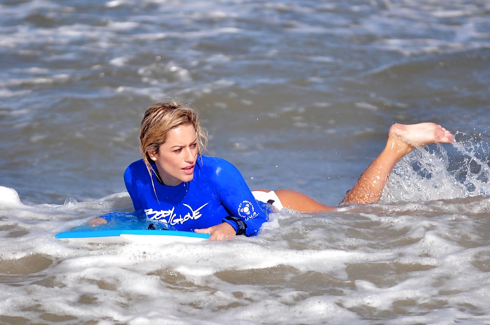 Lola ponce sulla spiaggia in punta
 #2609341