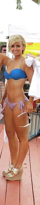 Who is this hot blond?