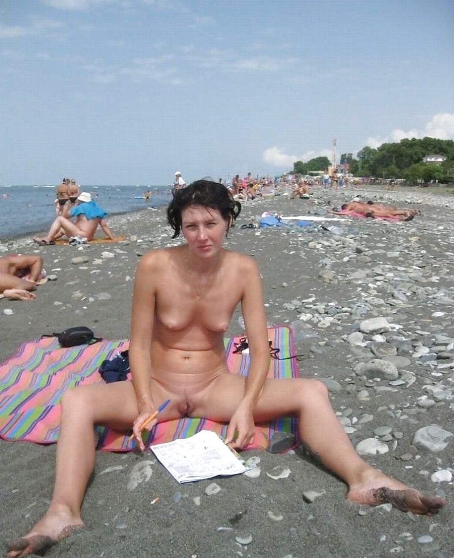 Divertimento sulla spiaggia nudista
 #463391