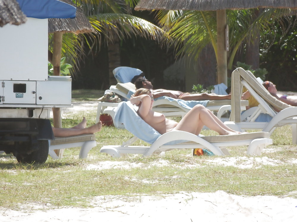 Chunky Blond - Topless in Mauritius #17278263