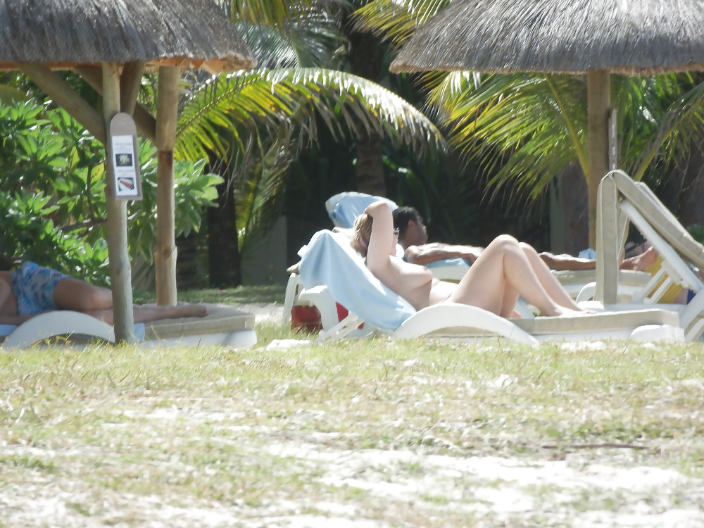 Klobig Blond - Oben Ohne In Mauritius #17278280