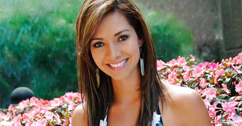 Lovely latina Linda Guerrero
