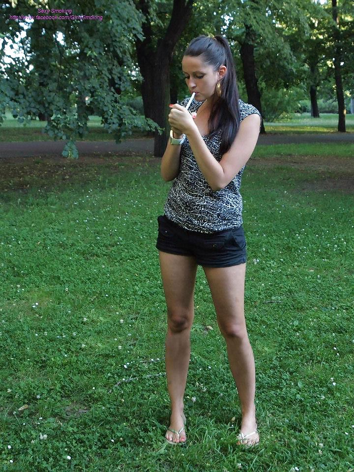 セクシーなスモーカー
 #22822342