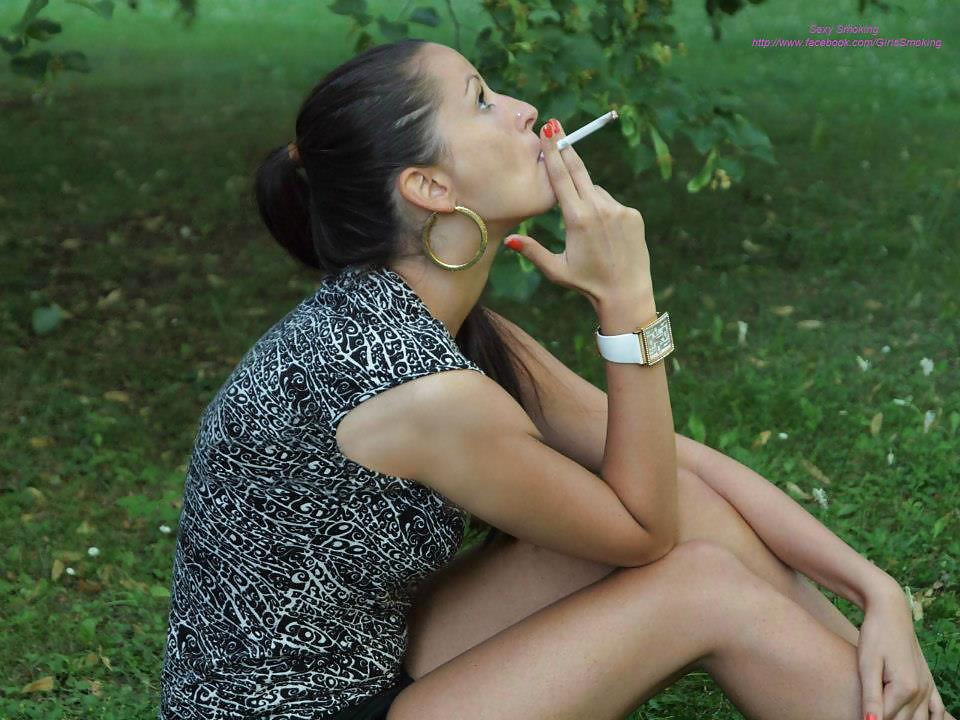 セクシーなスモーカー
 #22822354