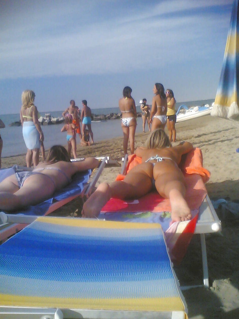 Perfecto culo redondo turista en la playa (topless también)
 #11266793