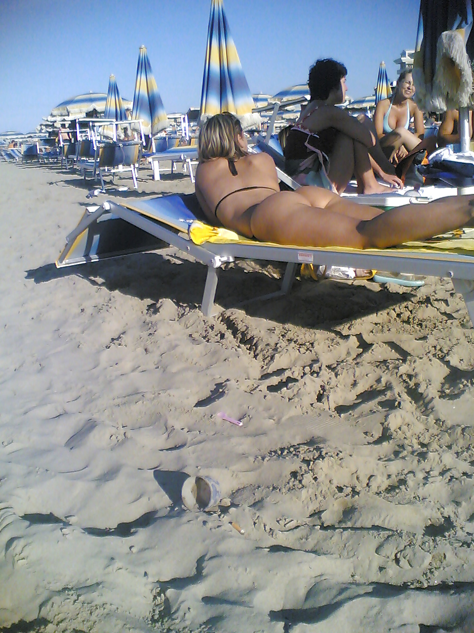 Perfekt Runden Hintern Touristen Am Strand (oben Ohne Zu) #11266878