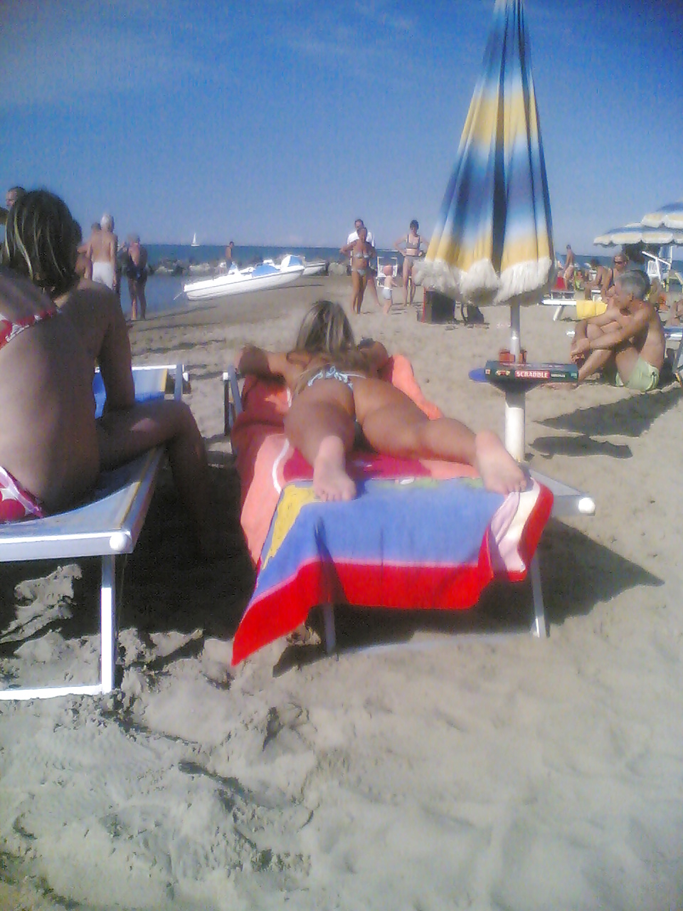 Perfekt Runden Hintern Touristen Am Strand (oben Ohne Zu) #11266895