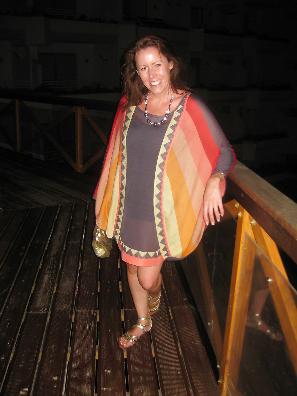 Esposa flasheando a la gente y bajando y ensuciando
 #7861194