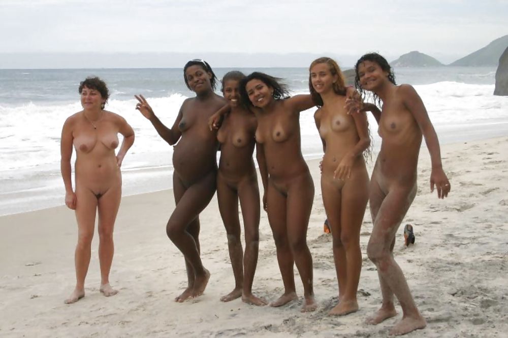 Gruppo di donne nude in foto
 #6857809