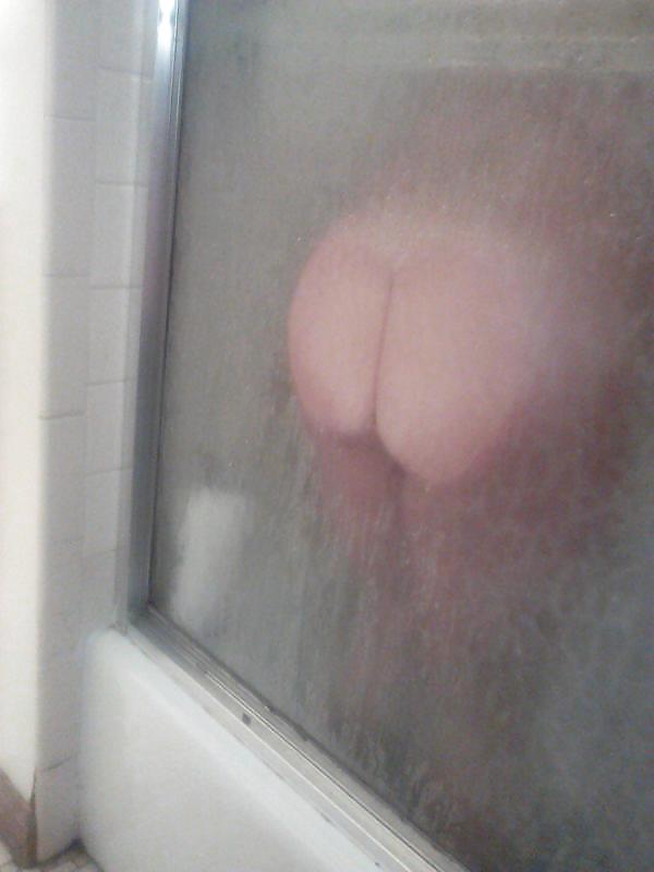 Stavo facendo la doccia alla mia amica che ha preso questo di me
 #17717933