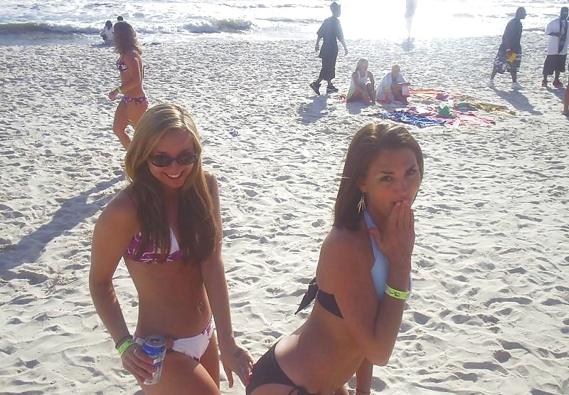 Alcune immagini di sexy giovani amatoriali sulla spiaggia mescolate
 #21524068