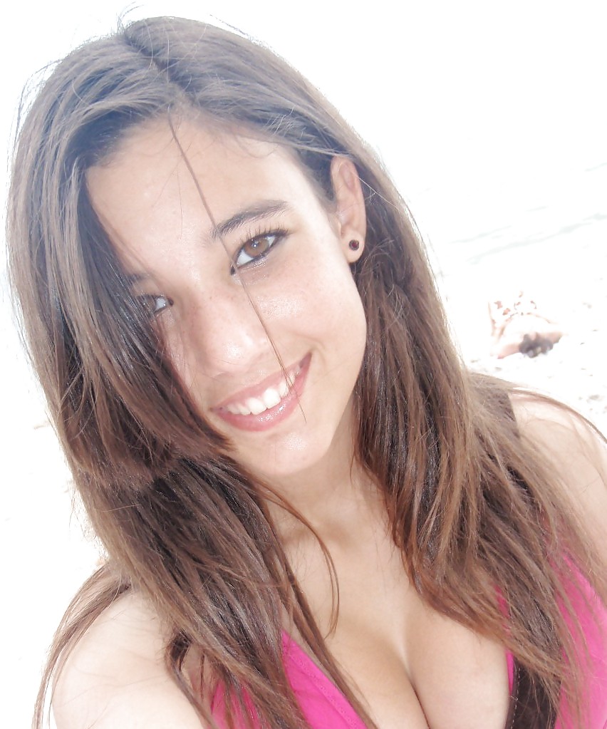 Algunas imágenes de jóvenes amateurs calientes&chicas en la playa mezcladas
 #21524515