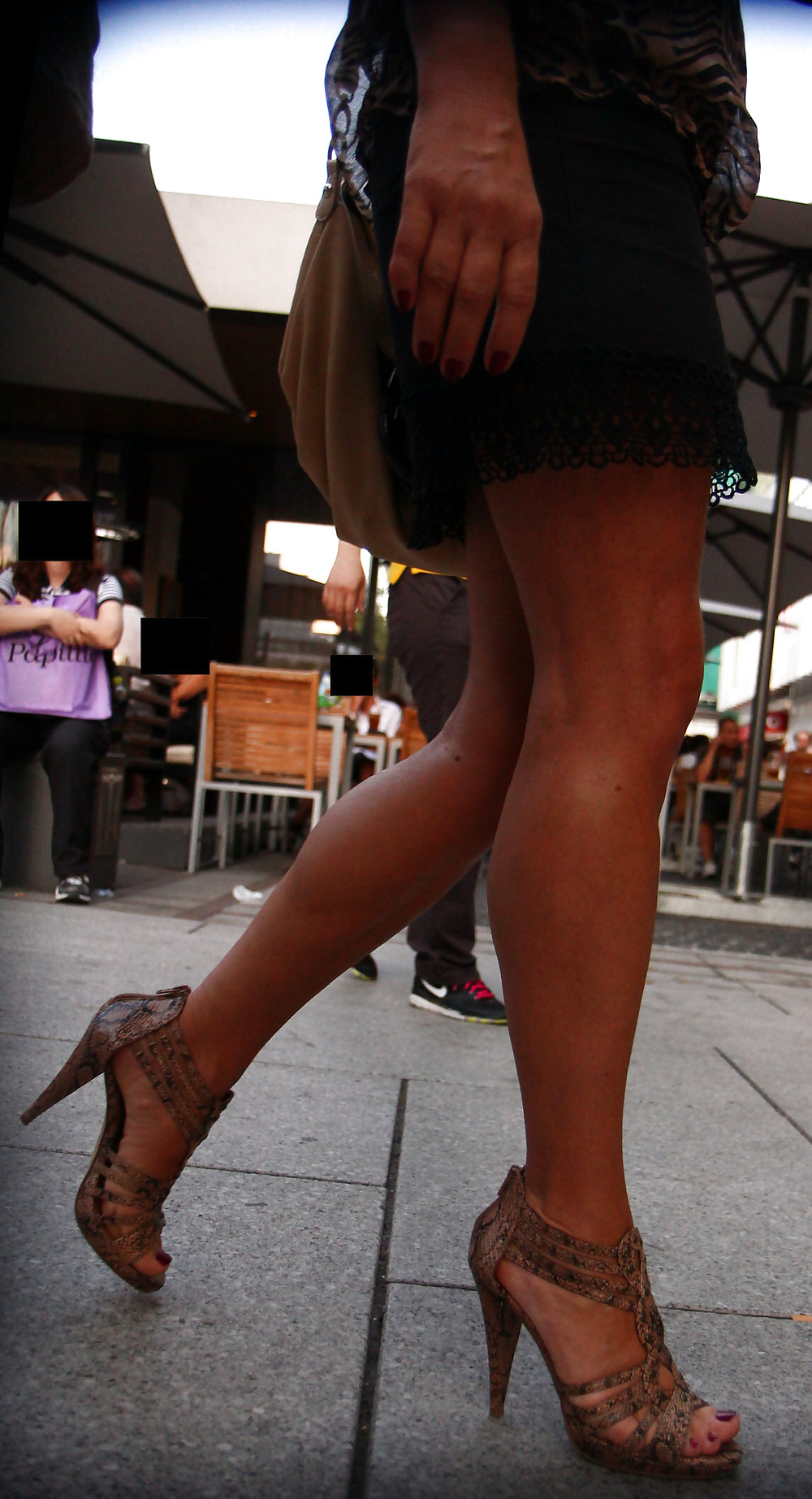 Jambes Sexy Et Talons Sur Rue #6206155