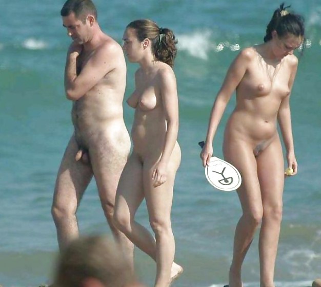 Belle ragazze nude sulla spiaggia 6 da troc
 #17165744