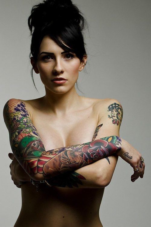 Tattooed ladies #19794198