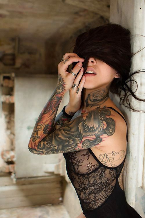 Tattooed ladies #19794251