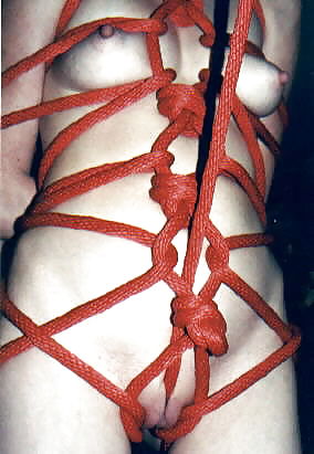 Erogenous KEY – Horniness in Ropes and Clamps