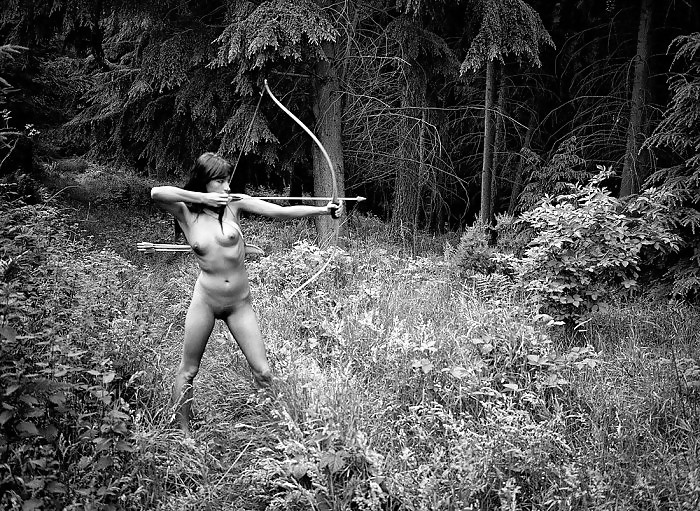 Bogenschießen Mädchen. Nackt & Non-nude #7162841