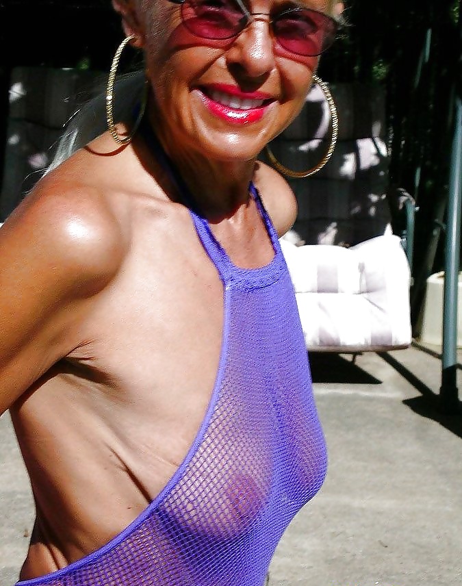Nonna bionda topless
 #21081561