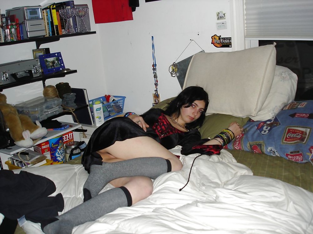 Jovencita con tetas alegres - n. c. 
 #12651375