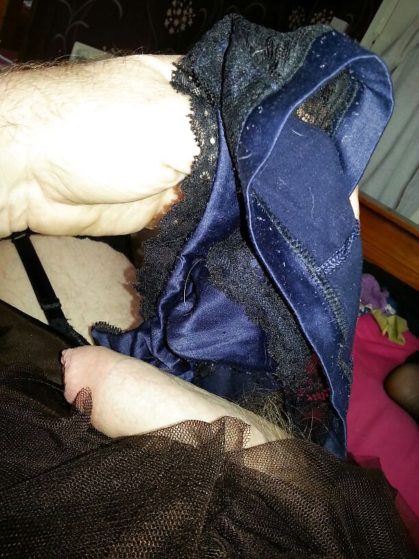 Jouant Dans Ma Robe De Femme Et Culotte #20302975