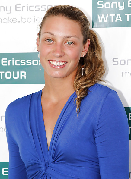 Yanina Wickmayer #10152456