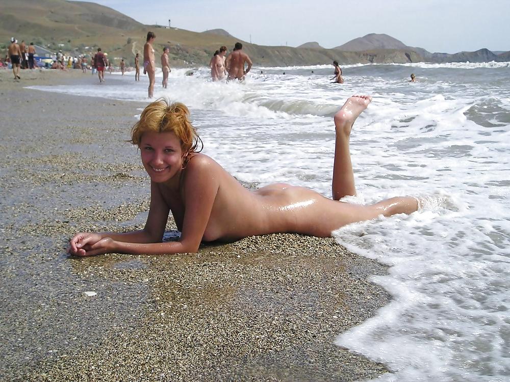 Putas calientes desnudas en la playa voyeur
 #2566193