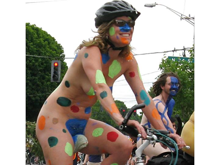 Desnudo pintado damas en público galería fetiche 2
 #19024027