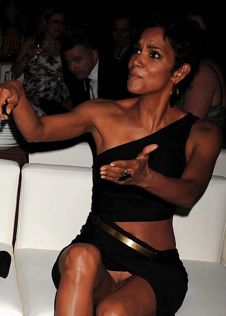 Halle Barry Upskirt, No Panites, Pubes Showing #4014154