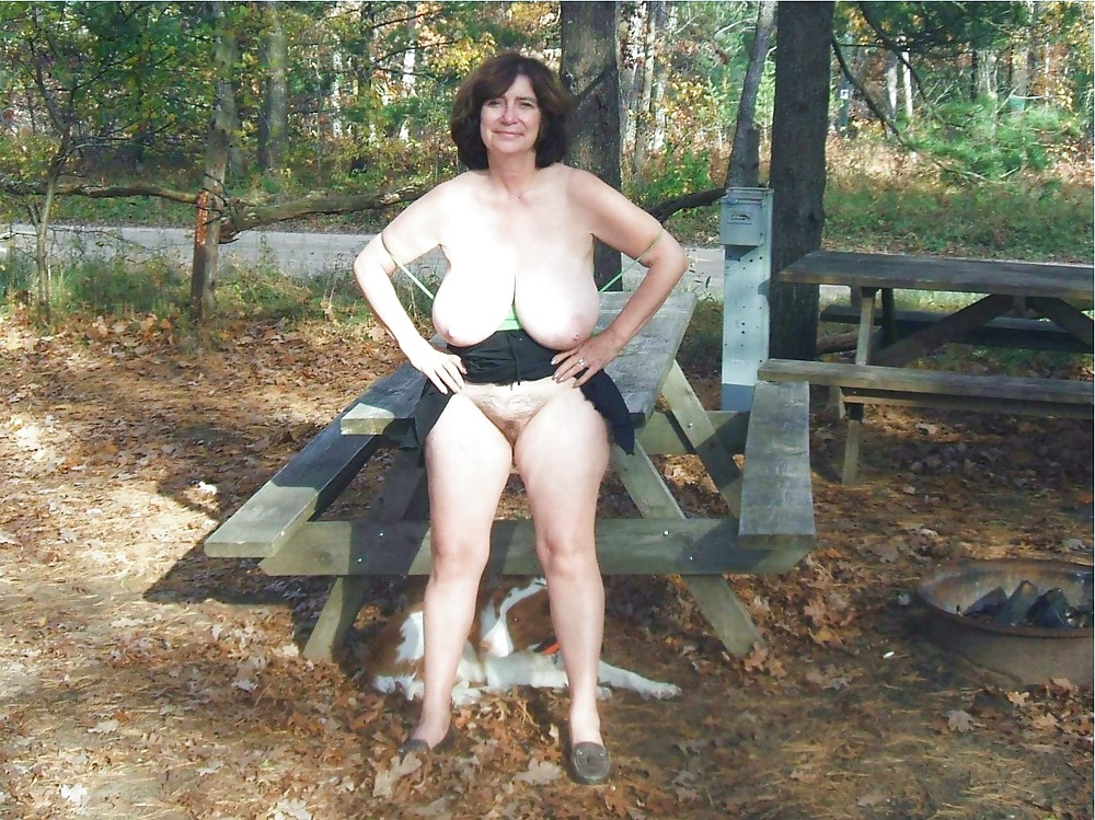 Yo al aire libre y una mujer que me sorprendió masterbating
 #209834