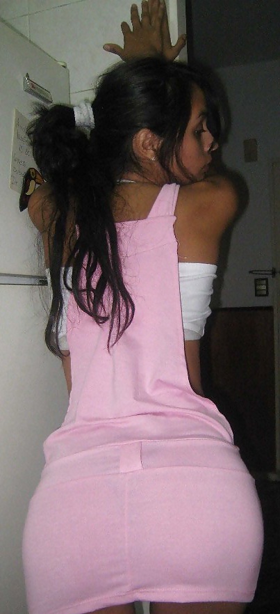 Latina flaunts her ass. #9589271