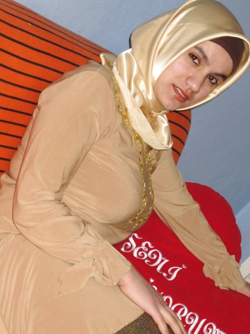 Arab woman with big chest 3 #10596917