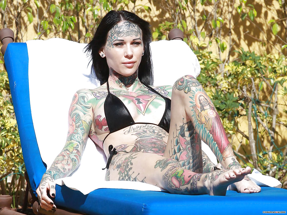 Michelle Bombshell McGee - Dark Bikini on the Pool - PunXXX #9754487